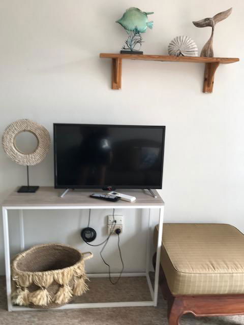 Location! 2BR Town View Unit In Centre Of Airlie. - Accommodation Daintree 13
