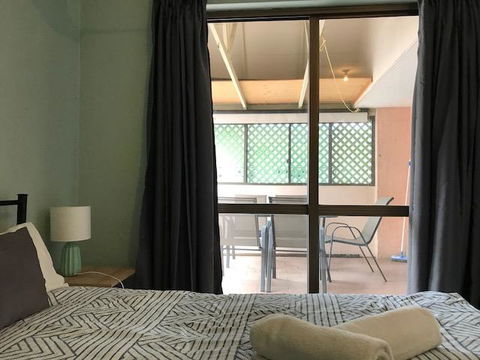 Location! 2BR Town View Unit In Centre Of Airlie. - Accommodation Daintree 24