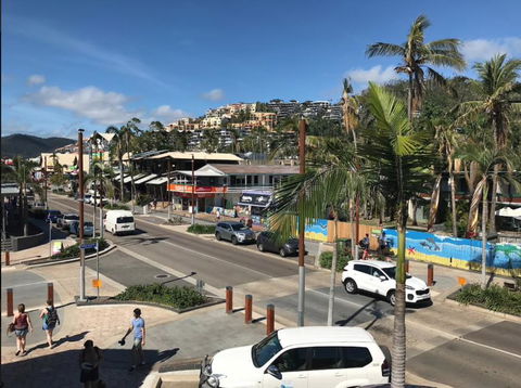 Location! 2BR Town View Unit In Centre Of Airlie. - Accommodation Daintree 20