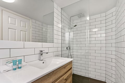 Dockside Apartments Mooloolaba - Accommodation Daintree 2