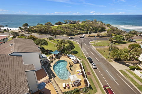 Pandanus Coolum Beach - Accommodation Daintree 0