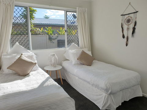 Beautiful Home- Walk To Beach-Short Drive To Noosa - Accommodation Daintree 5
