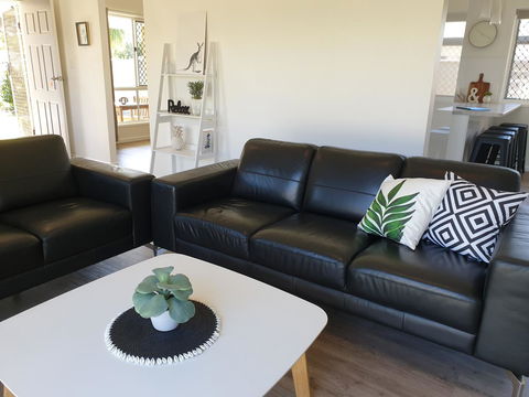 Beautiful Home- Walk To Beach-Short Drive To Noosa - Accommodation Daintree 3