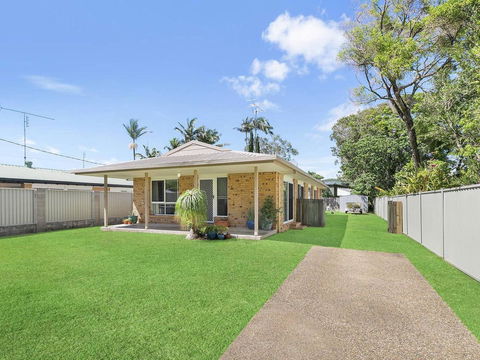 Beautiful Home- Walk To Beach-Short Drive To Noosa - Accommodation Daintree 7