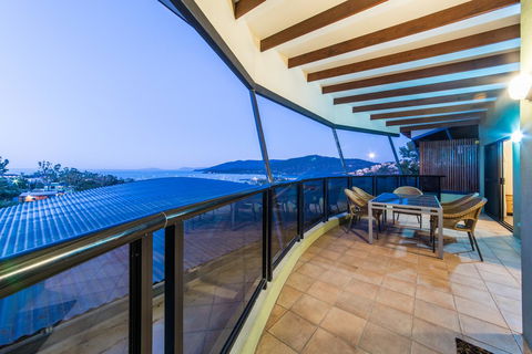 Paradise Penthouse At Waves - Airlie Beach - Accommodation Daintree 24