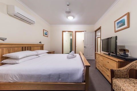 Paradise Penthouse At Waves - Airlie Beach - Accommodation Daintree 11
