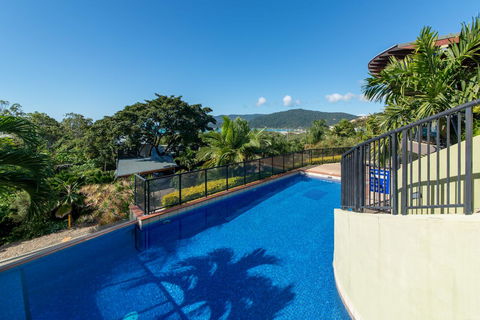 Paradise Penthouse At Waves - Airlie Beach - Accommodation Daintree 0