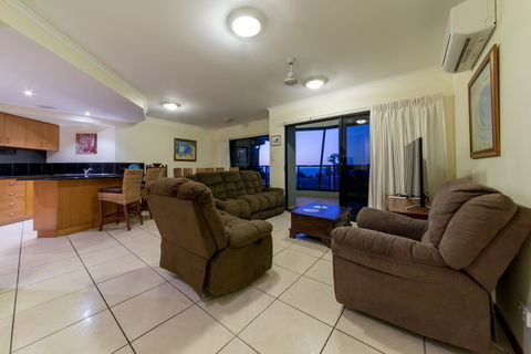 Paradise Penthouse At Waves - Airlie Beach - Accommodation Daintree 10