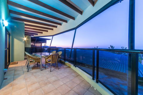 Paradise Penthouse At Waves - Airlie Beach - Accommodation Daintree 26