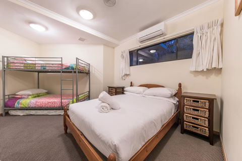 Paradise Penthouse At Waves - Airlie Beach - Accommodation Daintree 16