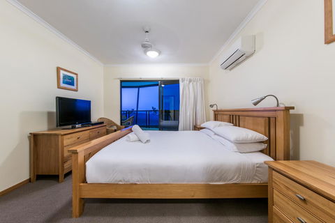 Paradise Penthouse At Waves - Airlie Beach - Accommodation Daintree 15