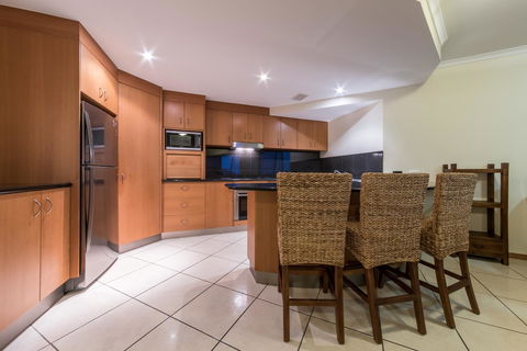 Paradise Penthouse At Waves - Airlie Beach - Accommodation Daintree 6