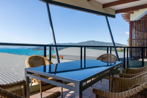 Paradise Penthouse At Waves - Airlie Beach - Accommodation Daintree 25