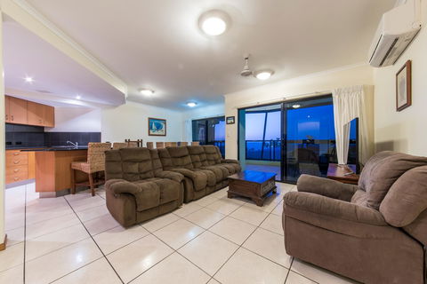 Paradise Penthouse At Waves - Airlie Beach - Accommodation Daintree 9