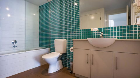 Swell Resort Burleigh Heads - Accommodation Daintree 6