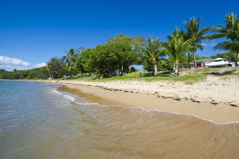 Beached On Magnetic - Accommodation Daintree 2
