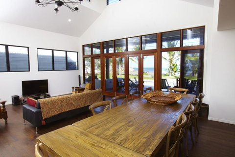 Beached On Magnetic - Accommodation Daintree 5