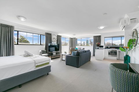 Kangaroo Point Central Hotel & Apartments - Accommodation Daintree 10
