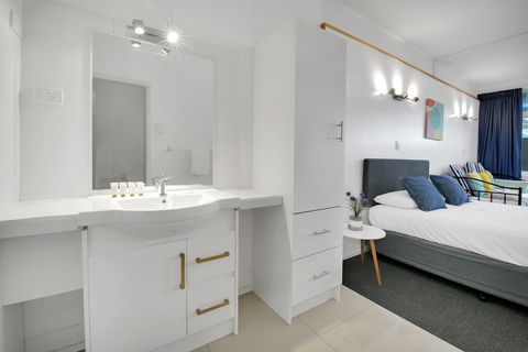 Kangaroo Point Central Hotel & Apartments - Accommodation Daintree 11