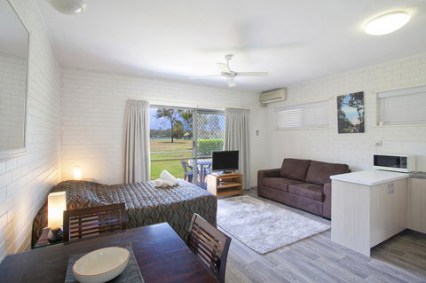 Regency Waterfront Noosa - Accommodation Daintree 3