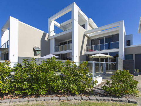 WAVES ON KAMALA 13 - Accommodation Daintree 0