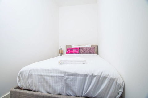 Wentworth Point 2Beds1Study2Bath Brand New APT - Accommodation Daintree 3