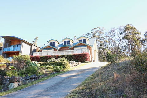 Whale Cove Circuit - Accommodation Daintree 0