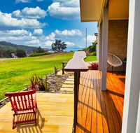 Whale Studio Apartment 1a Ocean Street - Accommodation Daintree