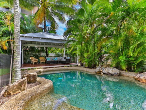 Whitehouse - Palm Cove - Accommodation Daintree 0