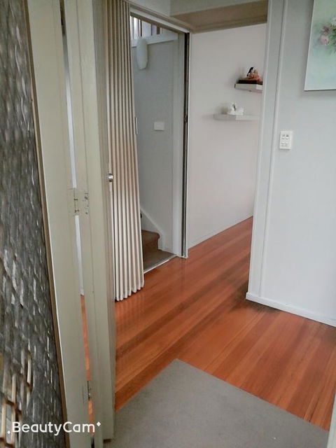 Whole Storey 2 Bedrooms+Kitchen+Living Room In Glen Waverley - Accommodation Daintree 3