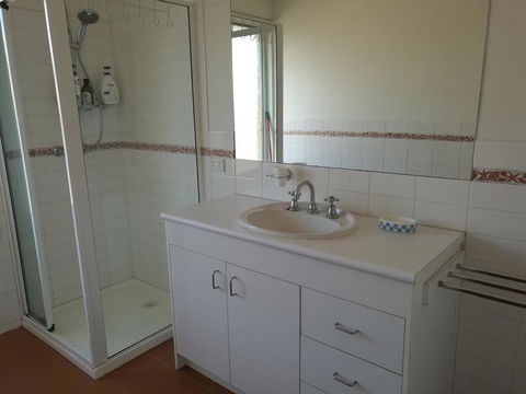Whole Storey 2 Bedrooms+Kitchen+Living Room In Glen Waverley - Accommodation Daintree 1