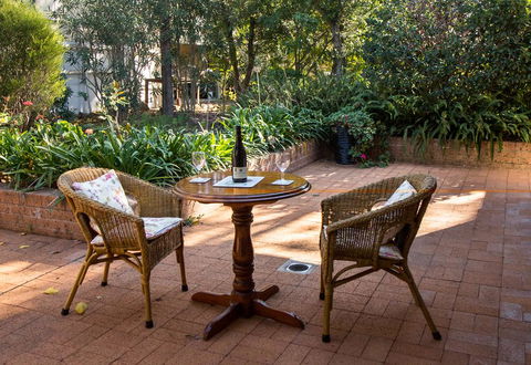 Wine Country Drive Guest House - Accommodation Daintree 3