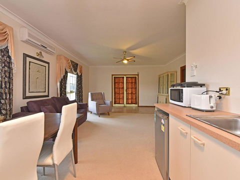 Wine Country Homestead 1br Studio - Accommodation Daintree 2