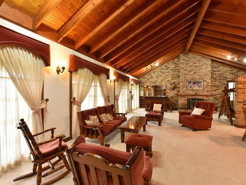 Wine Country Homestead 4-6br House - Accommodation Daintree 1