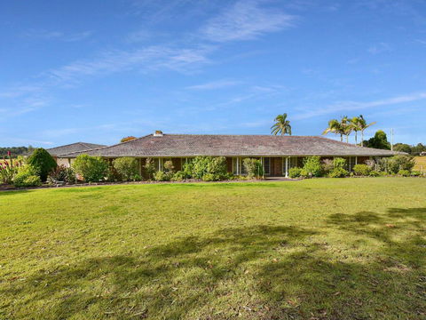 Wine Country Homestead 4-6br House - Accommodation Daintree 0