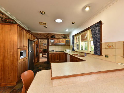 Wine Country Homestead 4-6br House - Accommodation Daintree 3