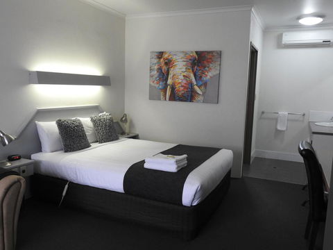 Wine Village Motor Inn - Accommodation Daintree 1