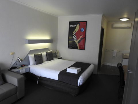 Wine Village Motor Inn - Accommodation Daintree 0