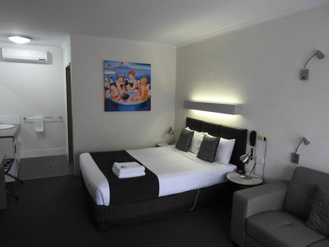 Wine Village Motor Inn - Accommodation Daintree 2