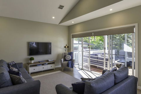 Winter Home - Our Place At Bright - Accommodation Daintree 2