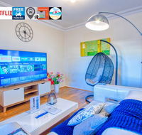 Wollongong station holiday house with Wi-Fi75 Inch TV NetflixParkingBeach - Accommodation Daintree