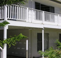 Wonky Pine Beach House NARRWALLEE- 4 bedroom - Accommodation Daintree