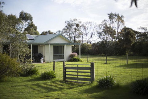Woongara Cottage - Pet Friendly Country Retreat - Accommodation Daintree 0