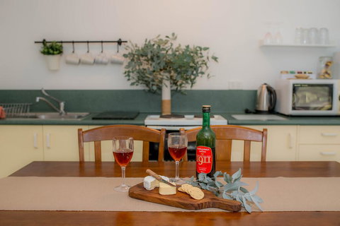 Woongara Cottage - Pet Friendly Country Retreat - Accommodation Daintree 2