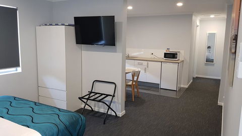 Wynnum Anchor Motel - Accommodation Daintree 1