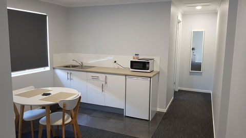 Wynnum Anchor Motel - Accommodation Daintree 3