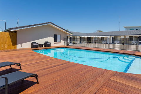 Wynnum Anchor Motel - Accommodation Daintree 0