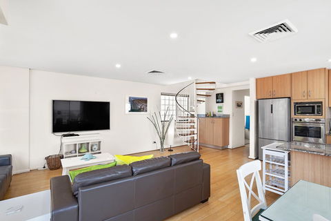 Yacaaba Terrace, Unit 9, 3 Yacaaba Street - Accommodation Daintree 3