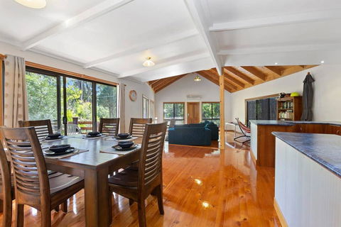 YARRABEE - The Perfect Getaway! - Accommodation Daintree 0