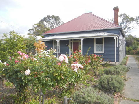 Yarram Cottage: Art And Accommodation - Accommodation Daintree 0